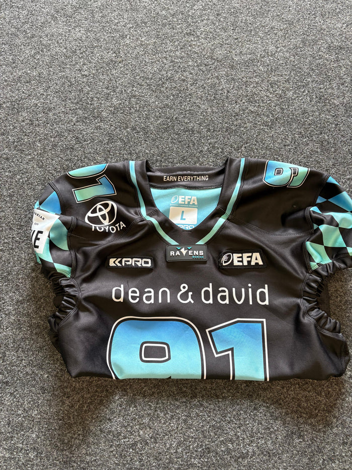 Gameworn Jersey #69 Still
